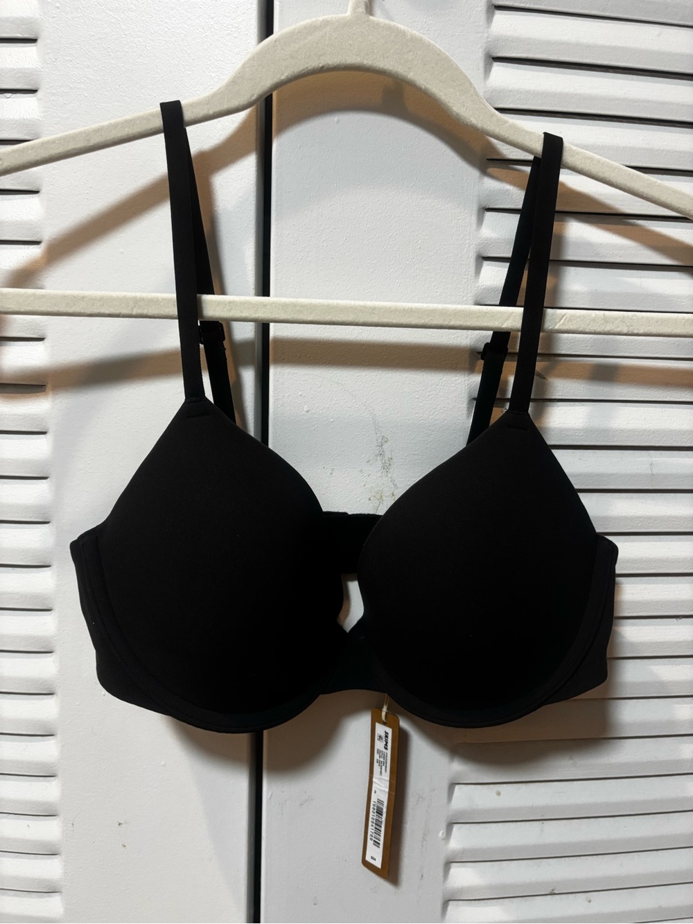 SKIMS Fits Everybody T-Shirt Bra in the signature black shade Onyx